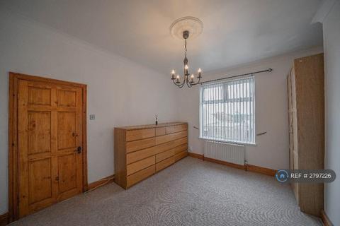 3 bedroom flat to rent, Duke Street, Pelaw, Gateshead, NE10