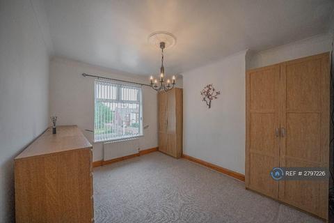 3 bedroom flat to rent, Duke Street, Pelaw, Gateshead, NE10