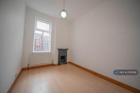 3 bedroom flat to rent, Duke Street, Pelaw, Gateshead, NE10