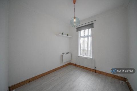 3 bedroom flat to rent, Duke Street, Pelaw, Gateshead, NE10
