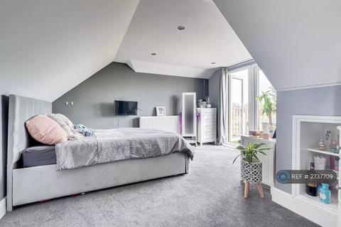 1 bedroom in a house share to rent, Royston Avenue, Southend-On-Sea, SS2