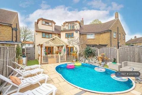 1 bedroom in a house share to rent, Royston Avenue, Southend-On-Sea, SS2
