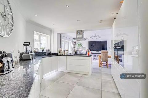 1 bedroom in a house share to rent, Royston Avenue, Southend-On-Sea, SS2