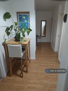 3 bedroom flat to rent, Woodleigh Court, London, N22