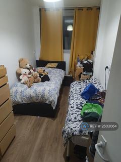 3 bedroom flat to rent, Woodleigh Court, London, N22