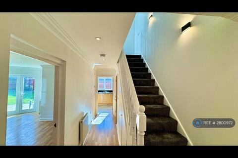 4 bedroom terraced house to rent, Cross Way, London, NW10