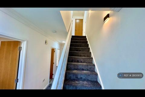 4 bedroom terraced house to rent, Cross Way, London, NW10