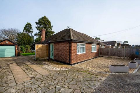 3 bedroom bungalow for sale, Kingfield Gardens, Old Woking, Woking, GU22