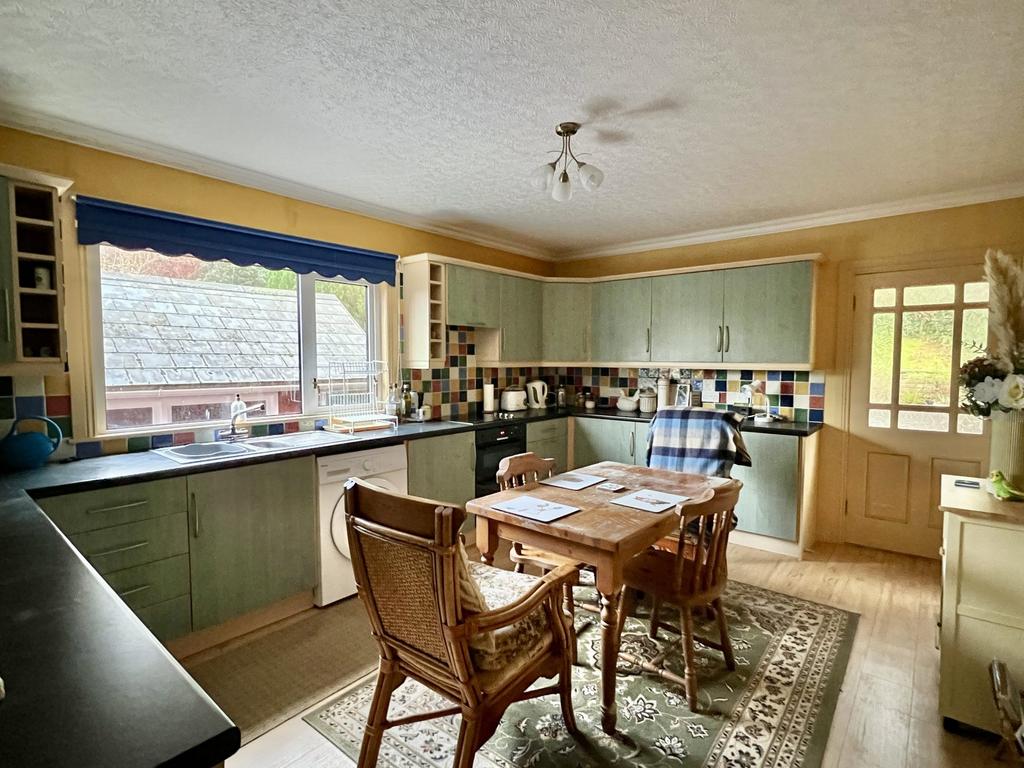 2 Woodlands Avenue, Kirkcudbright - Williamson and