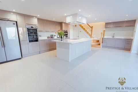 5 bedroom detached house for sale, Caldecote Gardens, Bushey