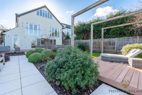 5 bedroom detached house for sale, Caldecote Gardens, Bushey