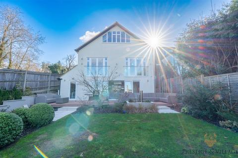 5 bedroom detached house for sale, Caldecote Gardens, Bushey