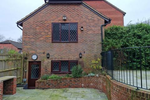 undefined, Oliver Close, Crowborough TN6