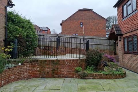 undefined, Oliver Close, Crowborough TN6