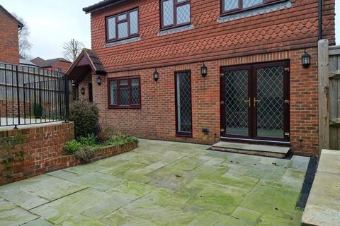 undefined, Oliver Close, Crowborough TN6