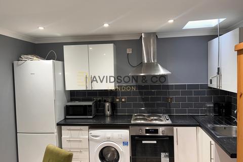 2 bedroom terraced house to rent, Askew Road, London W12