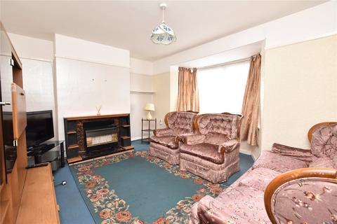 4 bedroom semi-detached house for sale, Neville Close, Leeds, West Yorkshire
