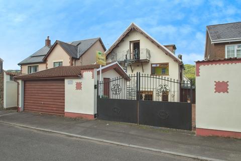 The Avenue, PONTYPRIDD