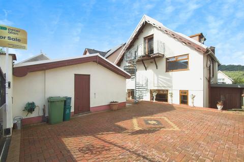 undefined, The Avenue, PONTYPRIDD