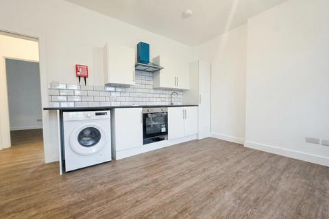 2 bedroom flat to rent, Silver Street, Enfield