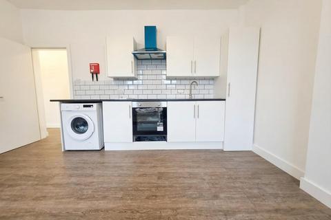 2 bedroom flat to rent, Silver Street, Enfield