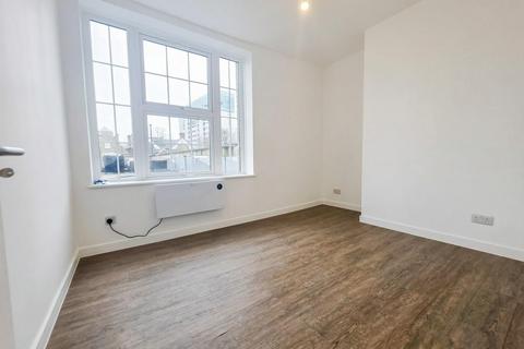 2 bedroom flat to rent, Silver Street, Enfield