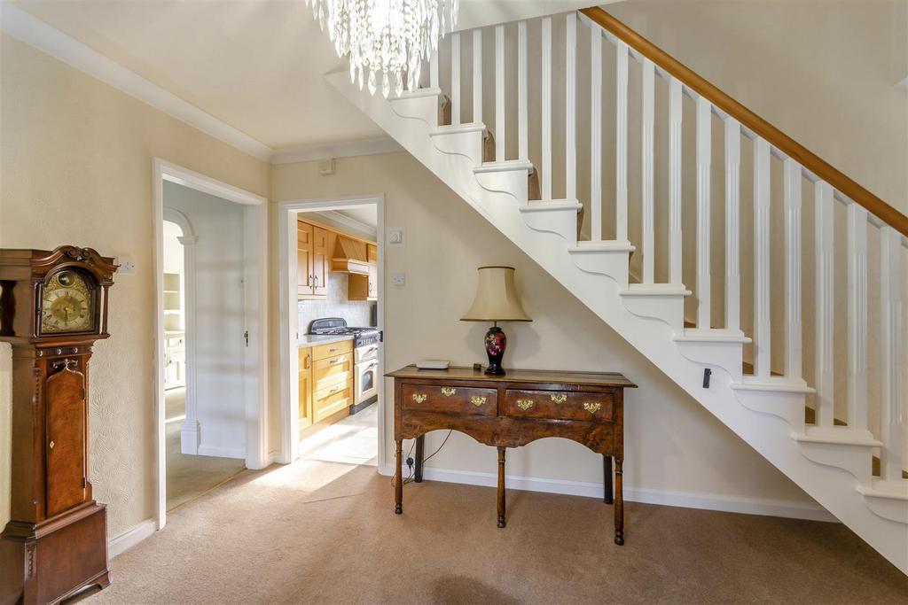 8678879-interior10.jpg