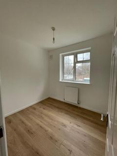 3 bedroom terraced house to rent, Dryfield Road, Edgware