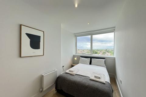 3 bedroom flat to rent, Olympic Way