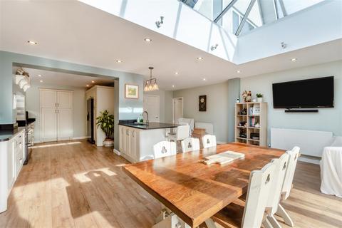 4 bedroom detached house for sale, Chatsworth Close, Mansfield