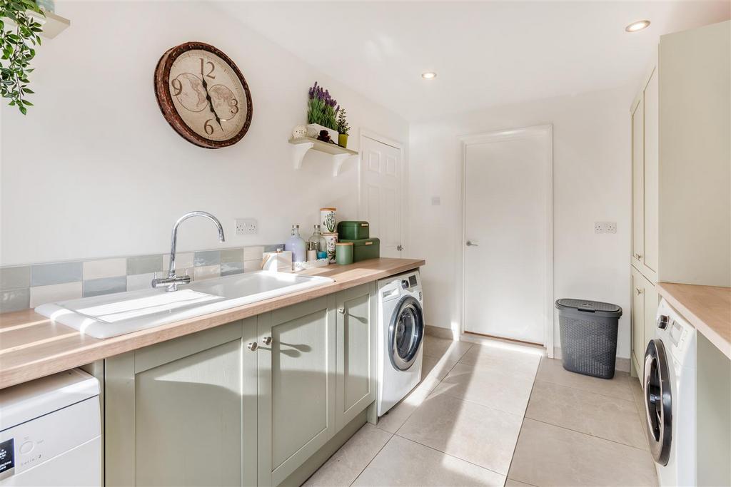 8678880-interior18.jpg