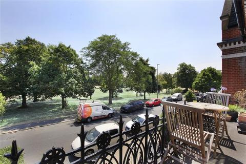 2 bedroom flat to rent, Elmbourne Road, London SW17
