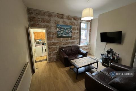 1 bedroom in a house share to rent, Kathleen Grove, Manchester, M14