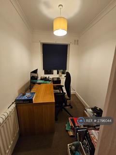1 bedroom in a house share to rent, Yew Tree Gardens, Epsom, KT18