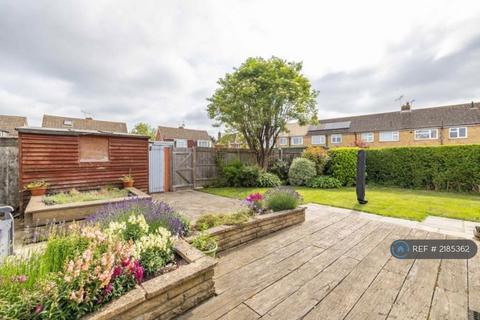 3 bedroom detached house to rent, Weavers Way, Ashford, TN23