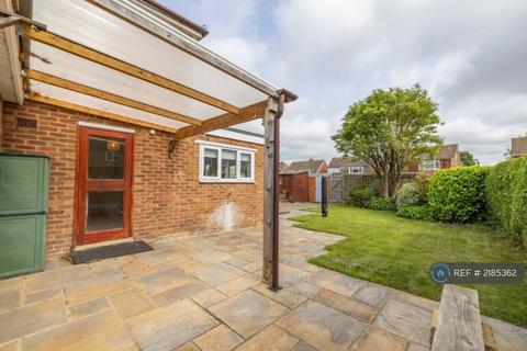 3 bedroom detached house to rent, Weavers Way, Ashford, TN23