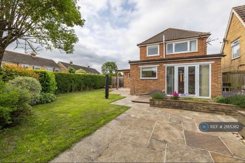3 bedroom detached house to rent, Weavers Way, Ashford, TN23