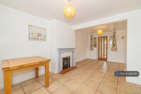 3 bedroom detached house to rent, Weavers Way, Ashford, TN23