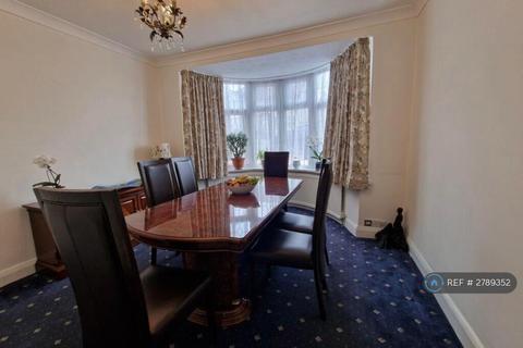 5 bedroom semi-detached house to rent, Highfield Avenue, London, NW9