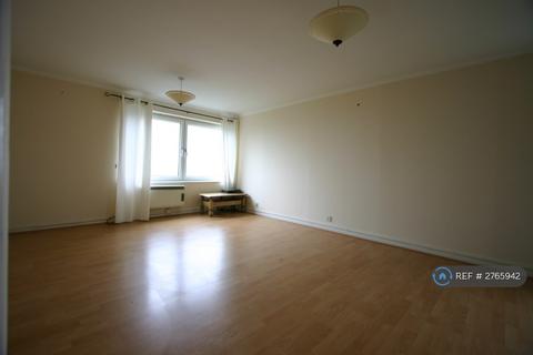 3 bedroom flat to rent, Deverill Court, London, SE20