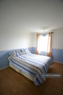 3 bedroom flat to rent, Deverill Court, London, SE20