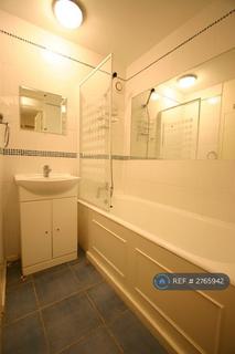 3 bedroom flat to rent, Deverill Court, London, SE20