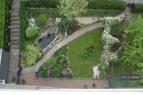 3 bedroom flat to rent, Deverill Court, London, SE20