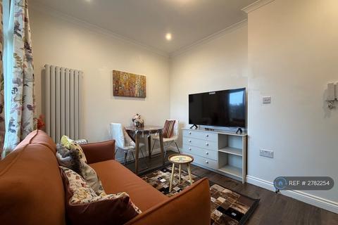 1 bedroom flat to rent, Lynton Road, London, W3