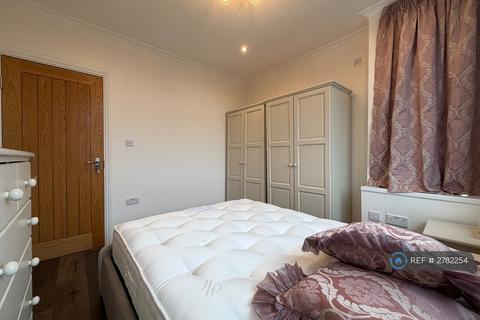 1 bedroom flat to rent, Lynton Road, London, W3