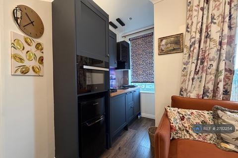 1 bedroom flat to rent, Lynton Road, London, W3