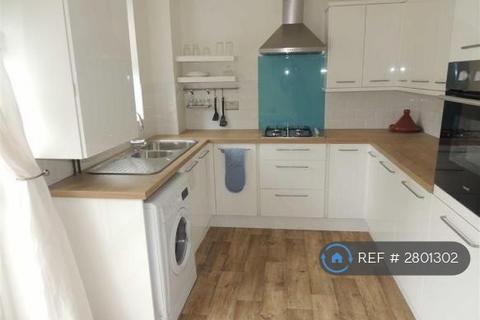 2 bedroom end of terrace house to rent, Bracewell Close, Manchester, M12