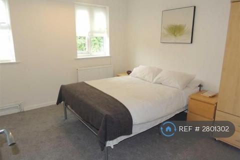 2 bedroom end of terrace house to rent, Bracewell Close, Manchester, M12