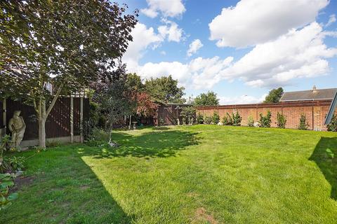 5 bedroom detached house for sale, Junction Road, Gillingham