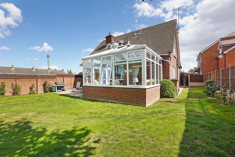 5 bedroom detached house for sale, Junction Road, Gillingham